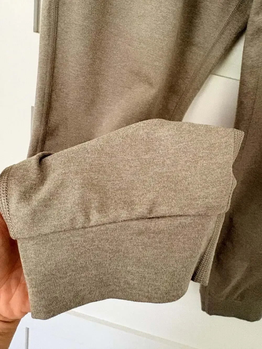 Vuori Performance Jogger Sweatpants in Olive Green Size Medium